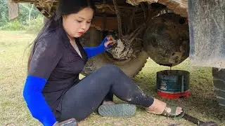 The genius girl helped her brother fix a seriously leaking axle while he was driving to work.
