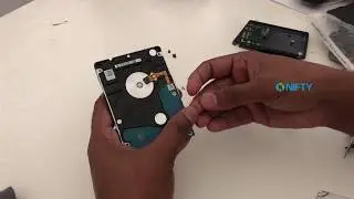 What is inside of a laptop harddisk -HDD and Solid State Disk (SSD)