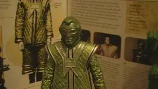 Voc robot with glowing eyes overview/review