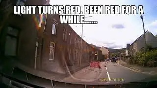 DANGEROUS RED LIGHT JUMPER ALMOST CAUSES CRASH