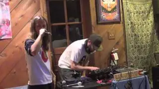 Alais Clay Ft. Johnny Verbal - The Radio (Live)