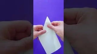 Самолёт игрушка который далеко летит. A toy plane that files far