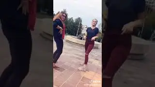 Tiktok niste fete dansează
