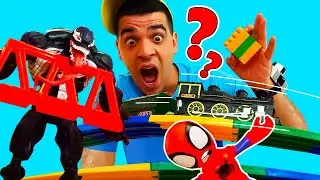 Si &egrave; rotto il ponte della ferrovia giocattolo! Helpman e Spiderman giocattolo salvano il treno