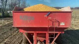 John Deere 8430 4WD tractor & Killbros 475 grain cart