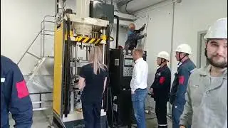 YIHUI's professional after-sales team provides full technicalsupport for 100ton powder forming press