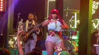 Winnie Nwagi&rsquo;s boyfriend showed up for her as she performed live at the Villa Shades of kampala