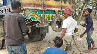 ট্রাক দিয়ে টলি গাড়ি উঠানো হচ্ছে #youtubeshorts#
