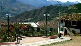 Huandoy y Huascarán visto desde la Plaza de Santo Toribio, Matacoto, Yungay, Ancash, Perú.avi