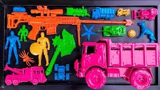 Membersihkan mainan mobil mobilan, mobil dump truck, mobil derek, mobil Jeep monster, buldozer.