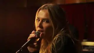Cate Tomlinson - Strawberry Moon (Live Studio Session)