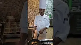 chef made burger 🍔 for me @clubmahindra #food #foodie #foodlover #chef #chefchallenge #ytshorts