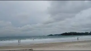 SHORT LIVE EATING DINNER AT THE BEACH