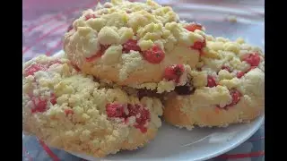 Recipe: Redcurrant crumble cake