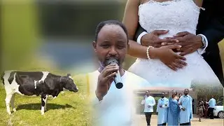 MC MUSHAMBO tumusanze mubukwe burya ni umuhanga aririmbiye umugeni ararira