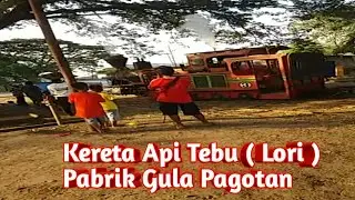 Mas Hanif Lihat Kereta Api Tebu ( Lori ) Pabrik Gula Pagotan.