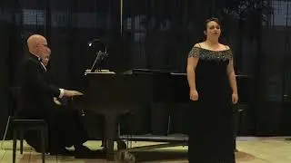 Rachel E. Ross - A Blackbird Singing, Michael Head