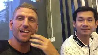 Foreigner speaks Khmer languages (Pao Ploy)