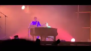 la niña de la linterna Pablo López (wizink center 28/11/21)