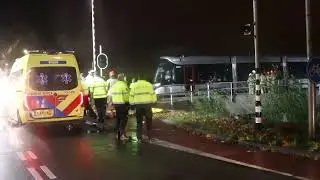 Tram ontspoort na botsing met auto in Uithoorn drie gewonden