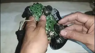 Clean bugs in xbox 360 controller bugs play game🤣🤣🤣#shorts #repair 