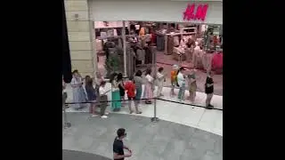 Очередь в H&M в ТЦ 