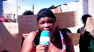 NAGGO HEAD RESIDENTS PROTEST POLICE KILLING OF A 22 YEARS OLD MALE IN FOSTER LANE NAGGO HEAD.