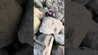 Trx4 rock climbing #rcrockcrawler #rcadventure #rccanada #rcfun #rc4x4 #rchobby #trx4 