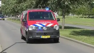 Hulpdiensten met spoed naar en vanaf een scheepsongeval in Rotterdam