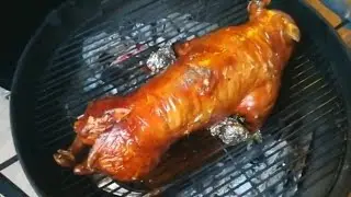 Cochinillo asado en barbacoa weber