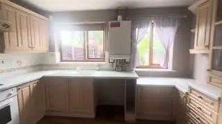 TO LET - BURNCROSS WAY - &pound;950 PCM