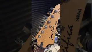 R$997 Guitarra Yamaha Pac&iacute;fica