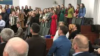Se-aude sus pe cer un cânt de glorii ! Fratii din Austria !