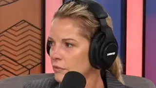 CON LA PEOR DE LAS ONDAS: DESTROZARON A CARINA ZAMPINI POR UNA REACCI&Oacute;N CON UNA FAN - #MiraVos
