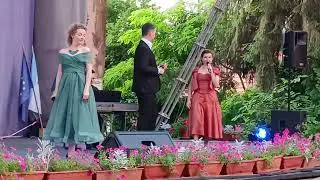 Operett est a Marosv&aacute;s&aacute;rhelyi ny&aacute;ri keretben: Trozner Kincső, Madaras Ildik&oacute;, Buta &Aacute;rp&aacute;d 26.06.2025