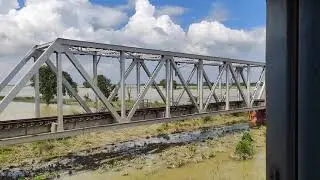 (15651) LOHIT EXPRESS (GUWAHATI - JAMMU TAWI) CROSSING RAPTI RIVER !