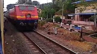 AJJ WAP1 Shalimar - Nagercoil Gurudev Express departs Aluva