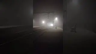 #fog ki vajah se  singal vi nhi dikh rha islie winter's mein train etni late hua karti hai #railway