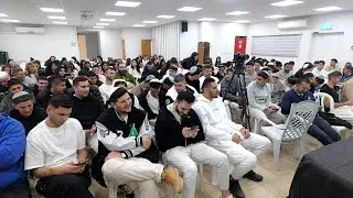באמצע השיעור כולם שולפים טלפונים ומתחילים לכתוב 😱 הרב שניר גואטה בשיעור חדשני עם סיפורים וחיזוקים