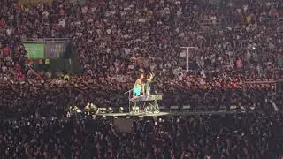 Coldplay - Magic (With a lucky fan) | Live | Navi Mumbai | India | 2025