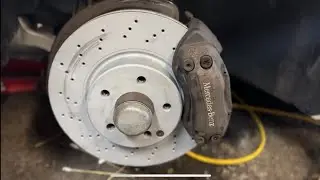 How to upgrade your w211 e320 cdi brakes for cheap. 4 piston caliper bolt on upgrade.