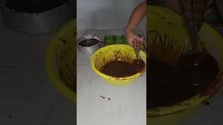 MACAROONS-CHOCOMOITS CAKE-PIGLETS