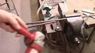 Самодельная длинная кочерга для костра
