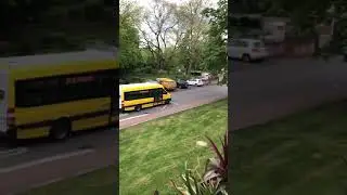 Bus 61 f&auml;hrt durch Berkersheimer Weg