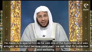 Food is in right hand and drink in left hand, is it permissible to drink or eat with the left hand?