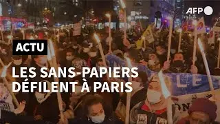 Plus d'un millier de sans-papiers d&eacute;filent &agrave; Paris | AFP