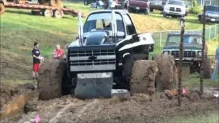 Custom Chevy Mud Truck Destroys a SM-465 With A SBC On The Bottle