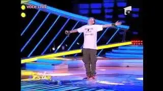Oscar face o demonstrație de rap pe scena 