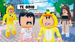 MI BEB&Eacute; y MI HERMANITO SE PELEAN en ROBLOX!