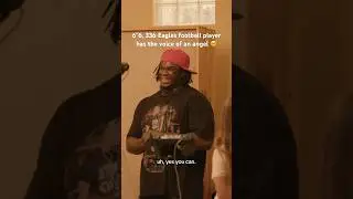 6&rdquo;6, 336&hellip; with the voice of an angel 😭👏 #Eagles tackle, JORDAN DAVIS CAN SING! #christmas #shorts